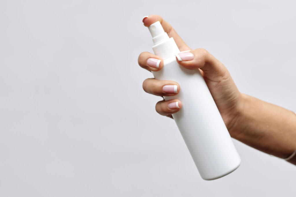 Natural vs. Professional Mosquito Repellents: Which Works Best?